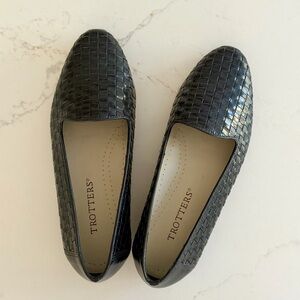 Navy Leather Trotters Woven Flats 7W